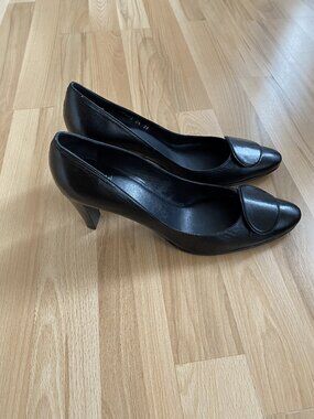 Black leather heels 39 (US8)